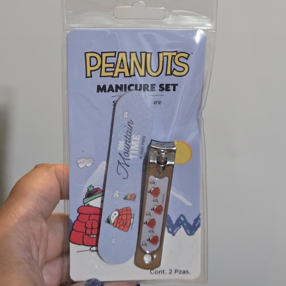 Peanuts "On Mountain Time" Manicure Set - Light Blue and Red